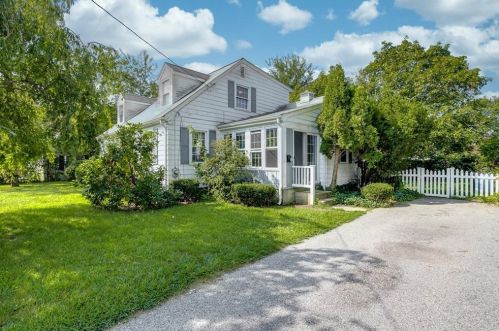 87 Newfield Ave, Warwick, RI 02888-1811