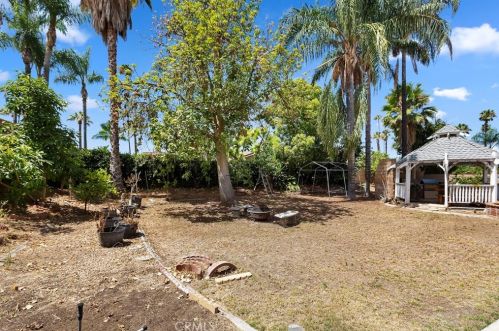 2662 Sovereign Way, Riverside CA  92506-5120 exterior