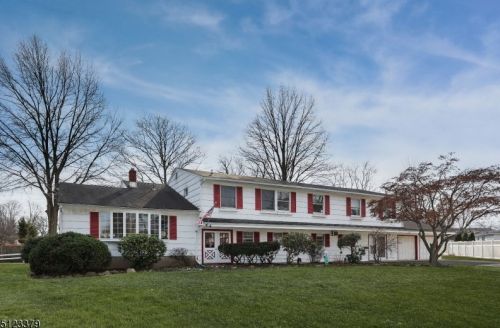 11 Surrey Rd, Clark, NJ 07066-3016