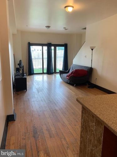 2036 19 St, Philadelphia PA 19121-4120 exterior