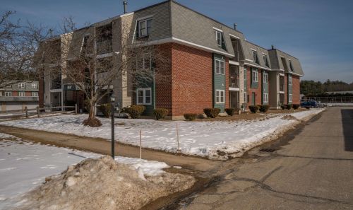 2 New Haven Dr, Nashua, NH 03063-5066