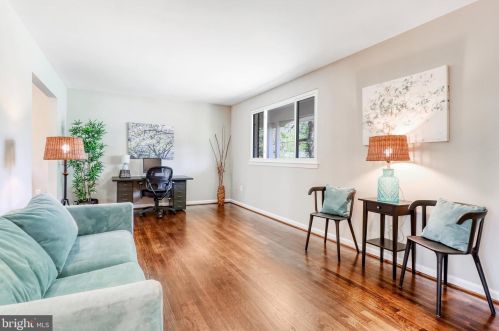 5502 Kings Park Dr, Springfield VA  22151-1106 exterior