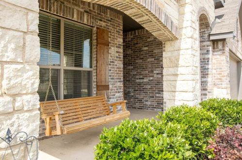 1712 Chivalry Ln, Fort Worth TX  76140-5780 exterior