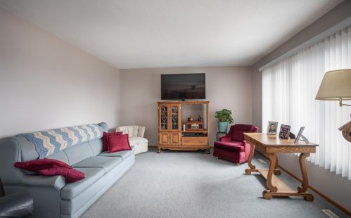 1051 Meadowlark Dr, Alex, MN 56308-9154
