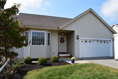 24 Hall Rd, Fremont, NH 03044-3355