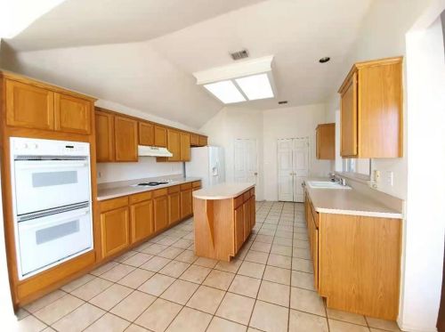 3241 Creek Meadow Ln, Garland TX  75040-2852 exterior