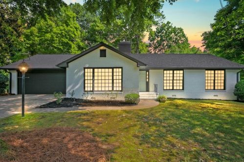 2993 Huntcliff Dr, Marietta, GA 30066-3549