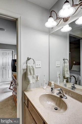 14 Red Leaf Ln, Lancaster PA  17602-7000 exterior