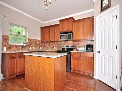 1693 Liberty Pkwy, Atlanta GA  30318-9386 exterior