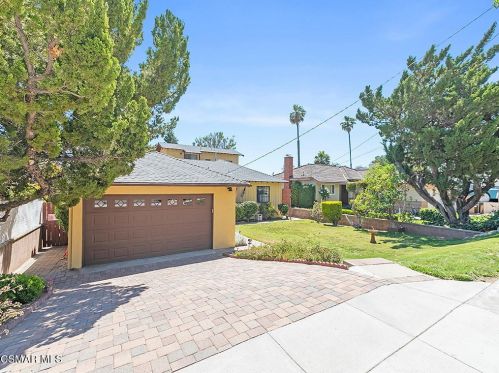 3914 Santa Carlotta St, Glendale, CA 91214-1052