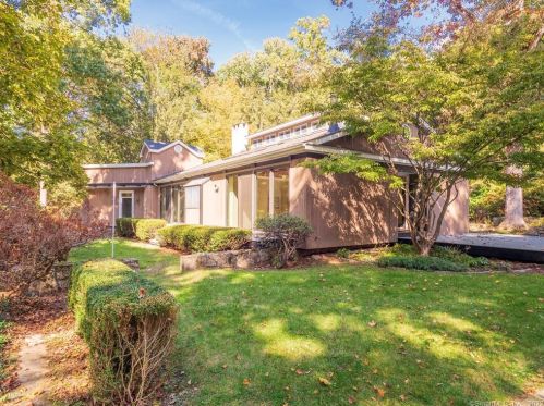 33 Moriarity Dr, Wilton, CT 06897-2808