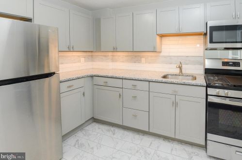 302 Cooper Ave, Camden NJ 08107-2107 exterior