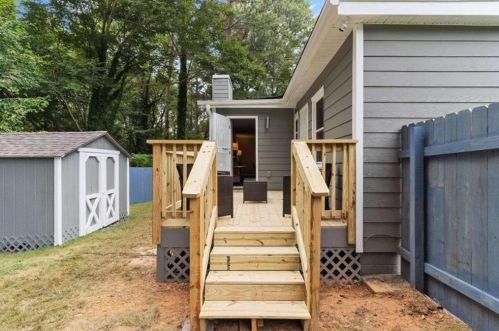 1609 Bridgeport Dr, Atlanta GA  30318-3331 exterior