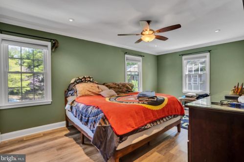 7318 Eggar Woods Ln, Springfield VA  22153-2012 exterior