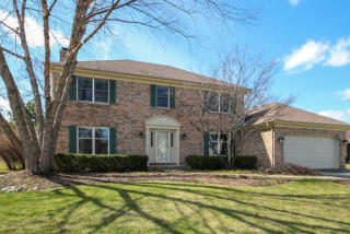 384 Colonial Cir, Geneva, IL 60134-3639