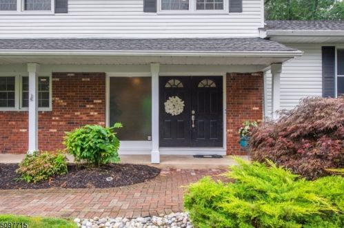 2 Winding Way, Dover, NJ 07869-3820