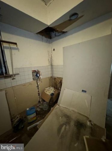 129 63rd St, Philadelphia PA 19142-2303 exterior