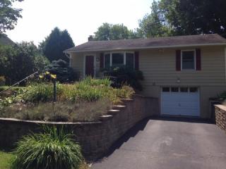 127 Bethlehem Ave, Bloomsbury, NJ 08804-3005