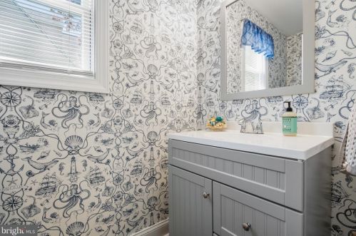 232 Elm Ave, Tavistock NJ 08033-2535 exterior