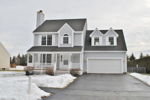 10 Souhegan Dr, Nashua, NH 03063-3437
