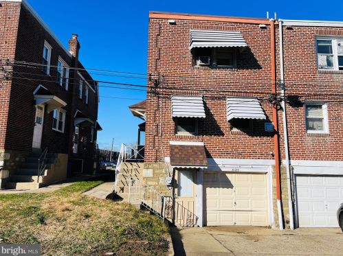 8125 Farnsworth St, Philadelphia PA 19152-3008 exterior