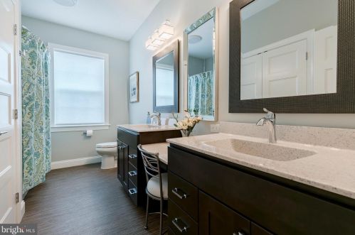 212 Shade Tree Dr, Lancaster PA  17603-5074 exterior