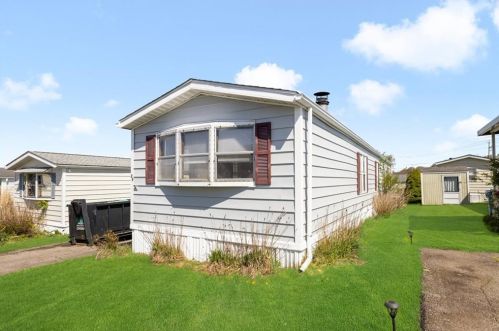 29 Bayview Park, Middletown, RI 02842-4875