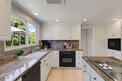 2929 Hempstead Rd, Anaheim CA  92806-4008 exterior