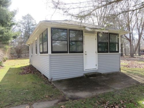 8750 South Shore Dr, Momence, IL 60954-3499