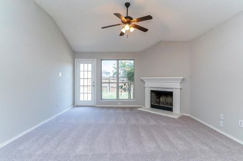 9964 Long Rifle Dr, Fort Worth TX  76108-4170 exterior