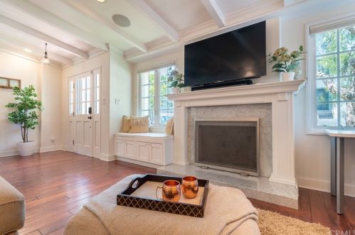 528 24th St, Manhattan Beach, CA 90266-2207