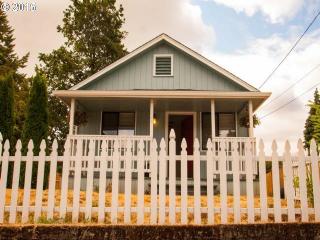 824 1st Ave, Camas, WA 98607-1621