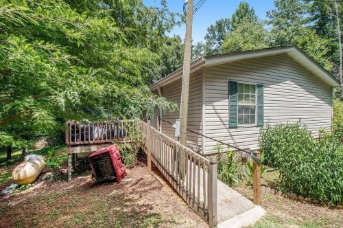 172 Trophy Rdg, Jackson, GA 30233-5622