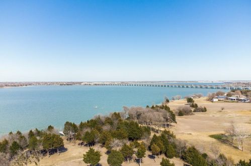 4406 Carlton Dr, Garland TX 75043-7299 exterior