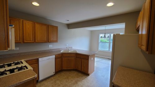 1963 Diamond Head Trl, Pingree Grove IL  60140-2037 exterior