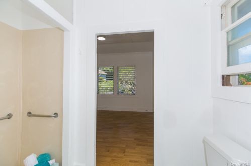 2021 Kakela Dr, Honolulu HI  96822-2158 exterior