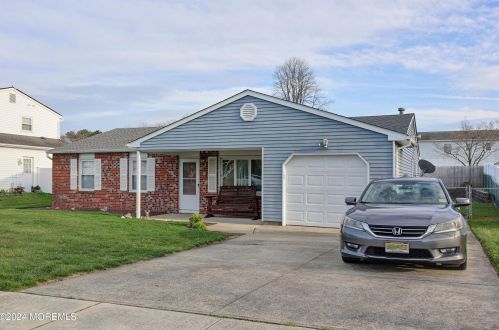 74 Pine Needle St, Wall Township, NJ 07731-2656