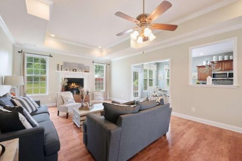 236 Five Oaks Dr, Clarkesville, GA 30523-5094