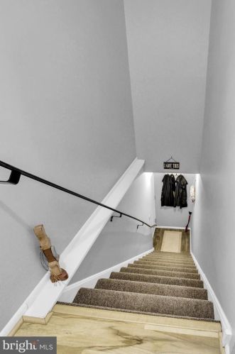 13 Valleybrook Dr, Lancaster PA  17601-4619 exterior