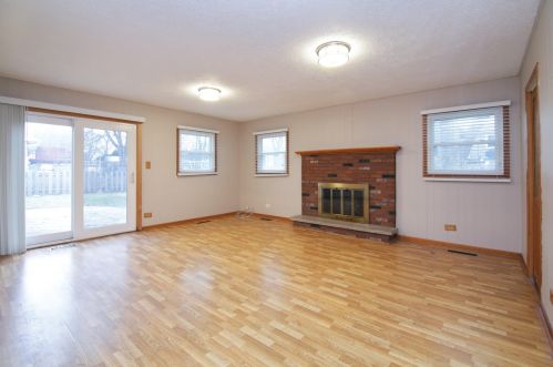1116 Bernard Dr, Buffalo Grove IL  60089-3206 exterior