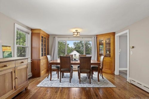 54 Monroe St, Huntington CT  06484-6032 exterior