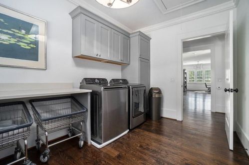 271 Hillside Dr, Atlanta GA  30342-3623 exterior