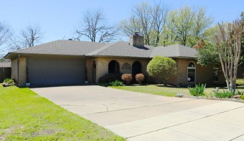 3417 Glenmont Dr, Fort Worth, TX 76133-3118