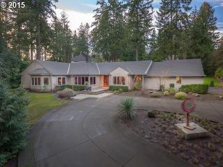 393 Edgecliff Rd, Portland, OR 97219-8508