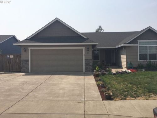 811 Erica Way, Harrisburg OR  97446-8500 exterior