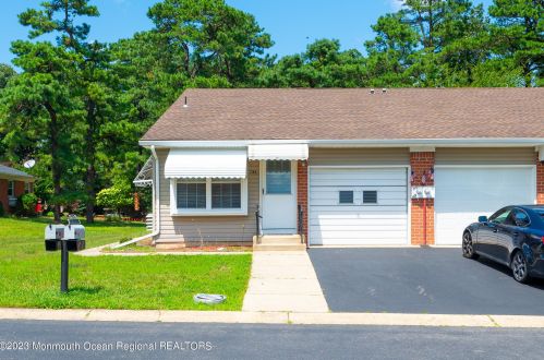 73 Hudson Pkwy, Lakehurst, NJ 08759-6303