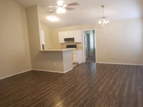 2712 Rustic Forest Rd, Fort Worth TX  76140-2420 exterior