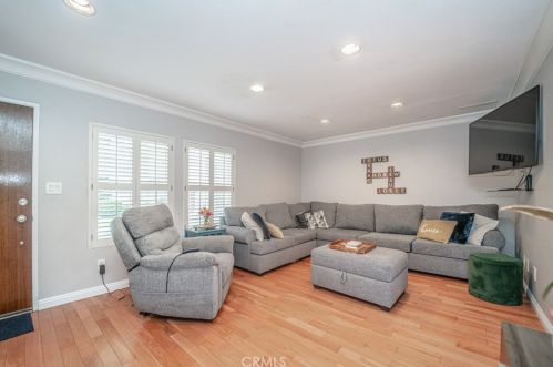 9762 Karmont Ave, South Gate, CA 90280-5411
