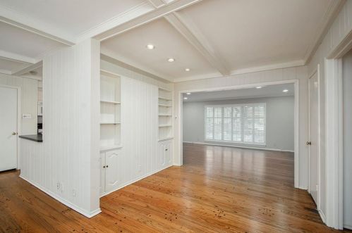 6135 Bandera Ave, Dallas, TX 75225-3381