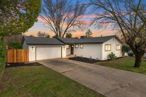 8937 Custer Ave, Citrus Heights, CA 95662-4613